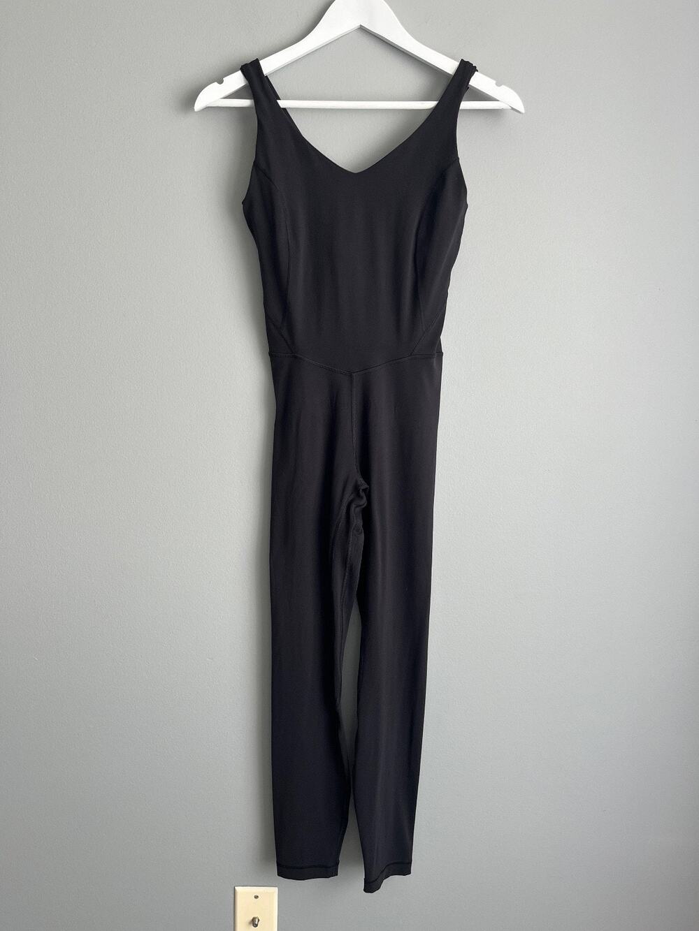 Lululemon Jumpsuit Women's 4 Black Sleeveless V-Neck Bodysuit Yoga Pilates